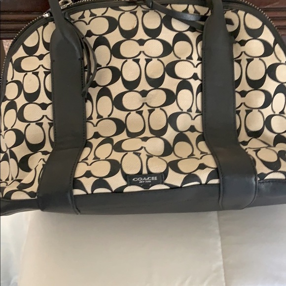 Handbag - Picture 2 of 4